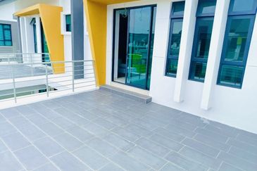 URGENT DOUBLE STOREY TERRACE NON BUMI BUKIT KATIL