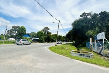SALE URGENT LOT BUNGALOW NEAR ROAD BUKIT RAMBAI