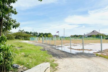 SALE URGENT LOT BUNGALOW NEAR ROAD BUKIT RAMBAI