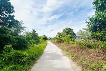 SALE URGENT LOT BUNGALOW NEAR ROAD BUKIT RAMBAI