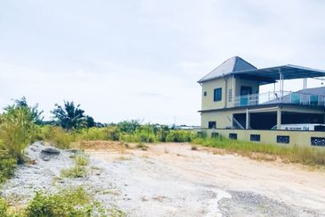 SALE URGENT LOT BUNGALOW NEAR ROAD BUKIT RAMBAI
