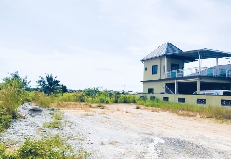 SALE URGENT LOT BUNGALOW NEAR ROAD BUKIT RAMBAI