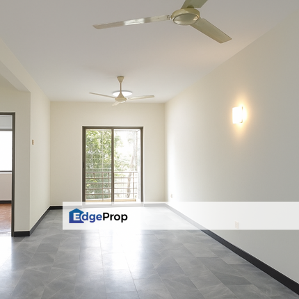 Corner Pelangi Court Apartment near LRT Eng Ann Berkeley Klang, Selangor, Klang