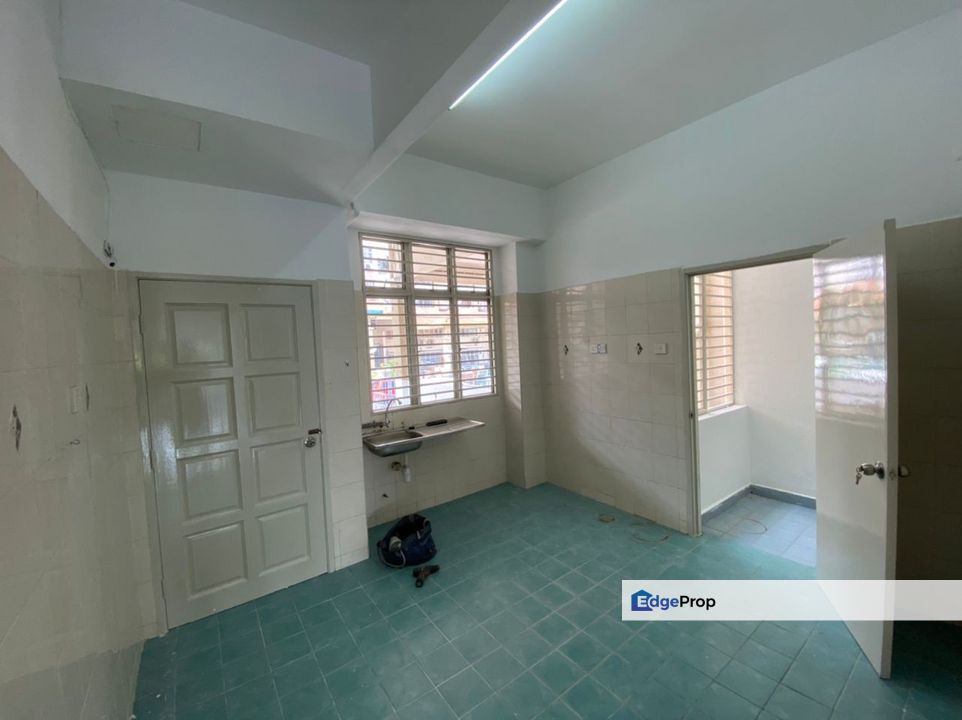 Cheras Lagenda Mas Landed Single Storey 3r2b, 3 parkings, Selangor, Batu 9th Cheras