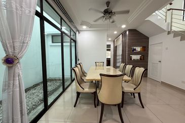 Maple Red, Adda Heights