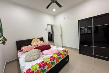 Maple Red, Adda Heights