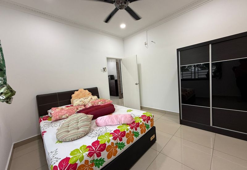 Maple Red, Adda Heights