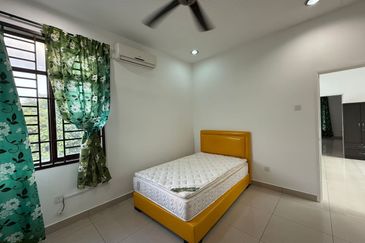 Maple Red, Adda Heights