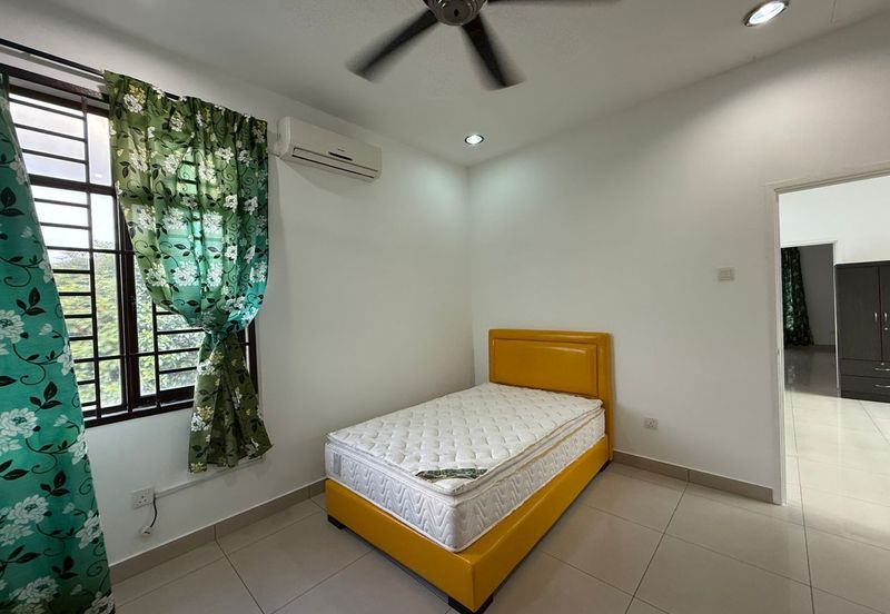 Maple Red, Adda Heights