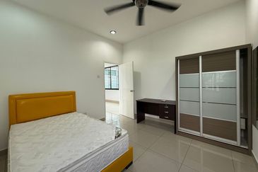 Maple Red, Adda Heights