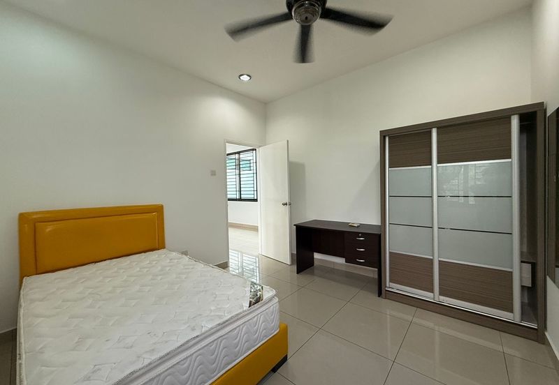 Maple Red, Adda Heights