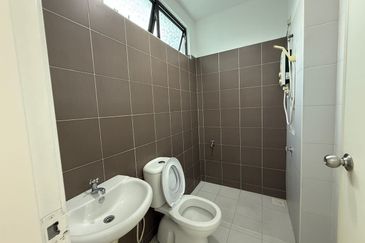 Maple Red, Adda Heights