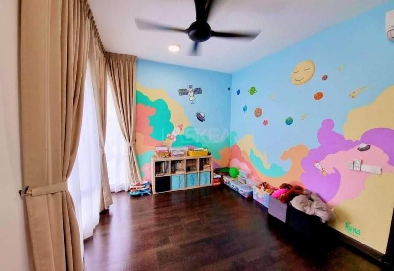 Reesia Elmina Garden