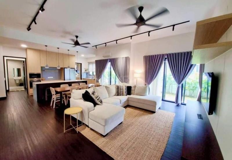 Reesia Elmina Garden