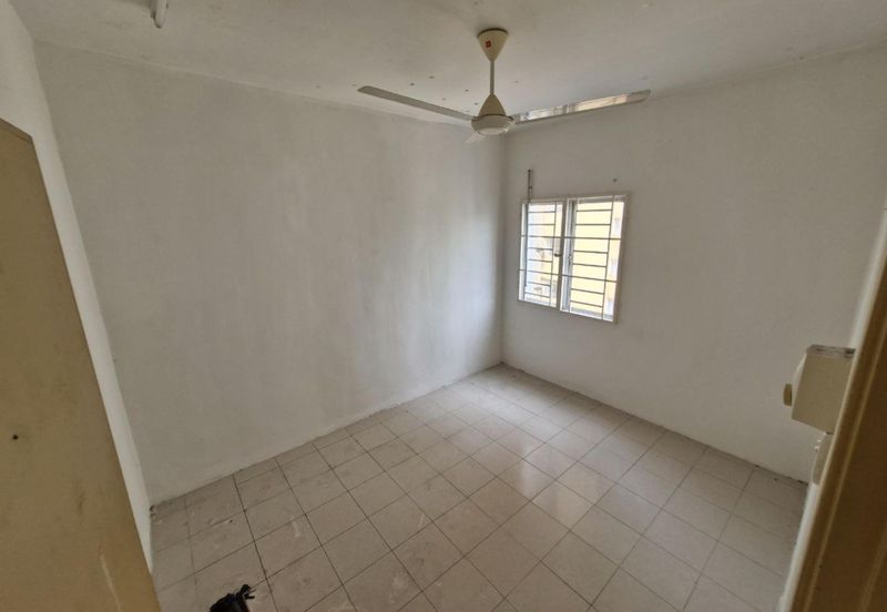 Residensi Bistaria, Ukay Bistari