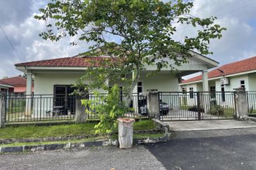 Bungalow single storey Taman Sri Impian Kluang Johor 