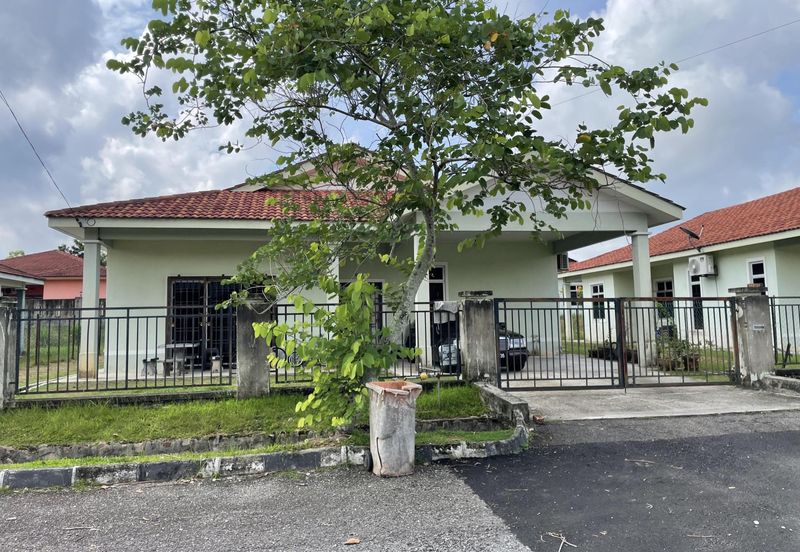 Bungalow single storey Taman Sri Impian Kluang Johor 