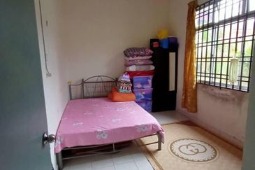 Bungalow single storey Taman Sri Impian Kluang Johor 