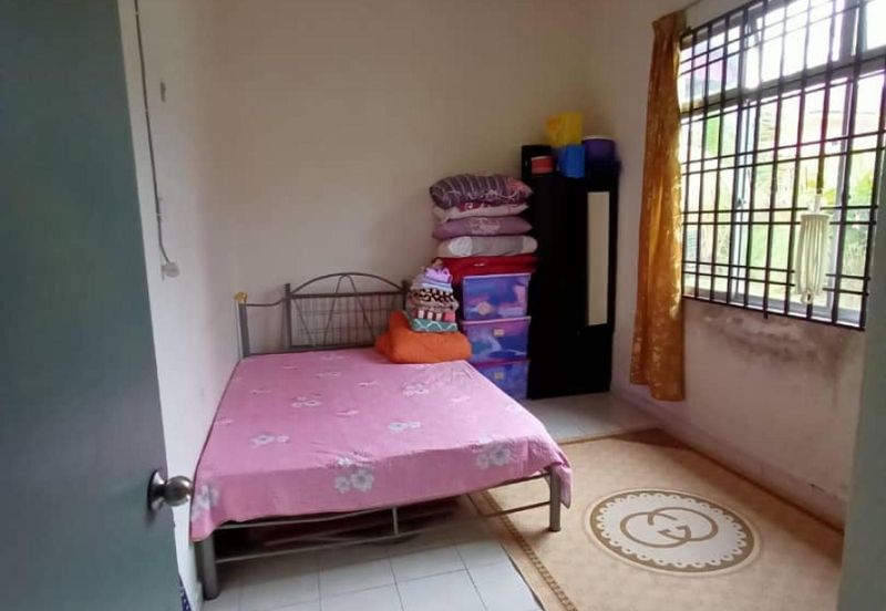 Bungalow single storey Taman Sri Impian Kluang Johor 