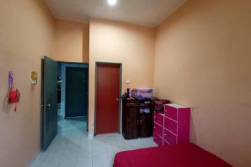 Bungalow single storey Taman Sri Impian Kluang Johor 