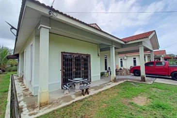 Bungalow single storey Taman Sri Impian Kluang Johor 