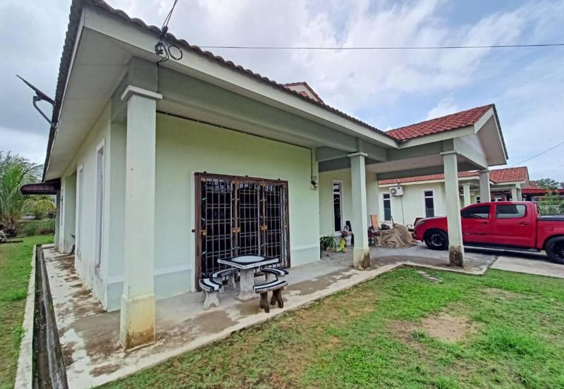 Bungalow single storey Taman Sri Impian Kluang Johor 