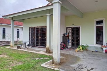 Bungalow single storey Taman Sri Impian Kluang Johor 