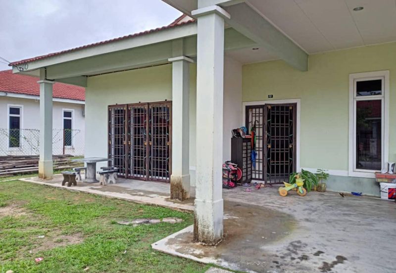 Bungalow single storey Taman Sri Impian Kluang Johor 