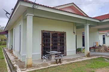 Bungalow single storey Taman Sri Impian Kluang Johor 