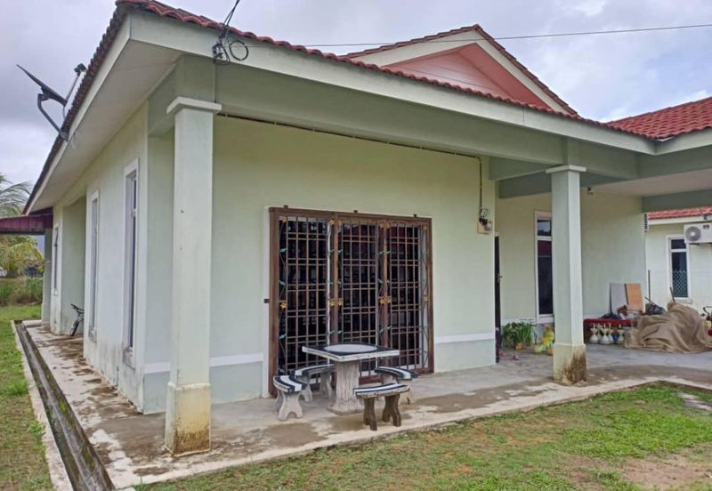 Bungalow single storey Taman Sri Impian Kluang Johor 