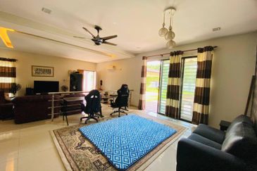 DOUBLE STOREY SEMI D CORNER IVORY PERDANA COLLEGE HEIGHTS NILAI