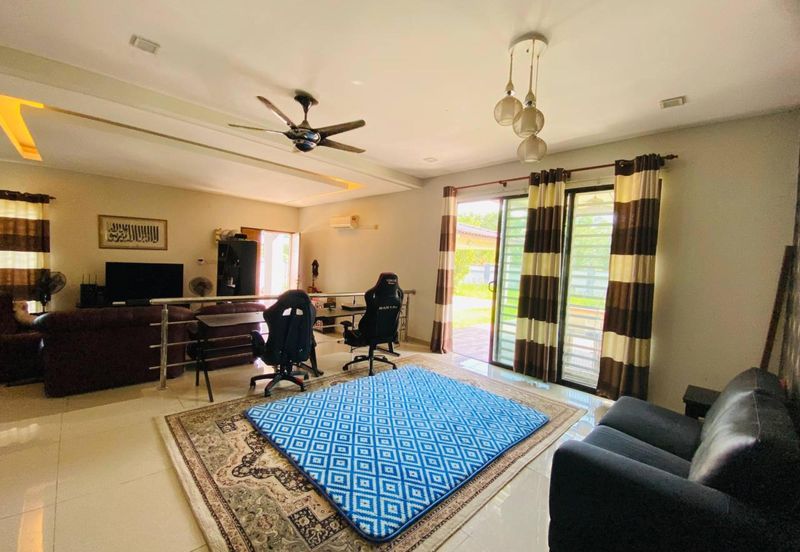 DOUBLE STOREY SEMI D CORNER IVORY PERDANA COLLEGE HEIGHTS NILAI