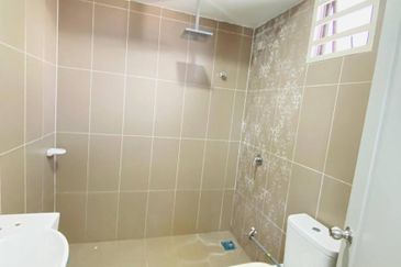 DOUBLE STOREY SEMI D CORNER IVORY PERDANA COLLEGE HEIGHTS NILAI