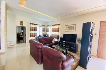 DOUBLE STOREY SEMI D CORNER IVORY PERDANA COLLEGE HEIGHTS NILAI