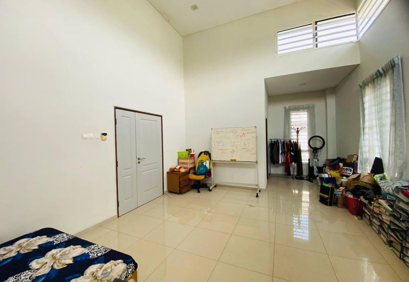 DOUBLE STOREY SEMI D CORNER IVORY PERDANA COLLEGE HEIGHTS NILAI