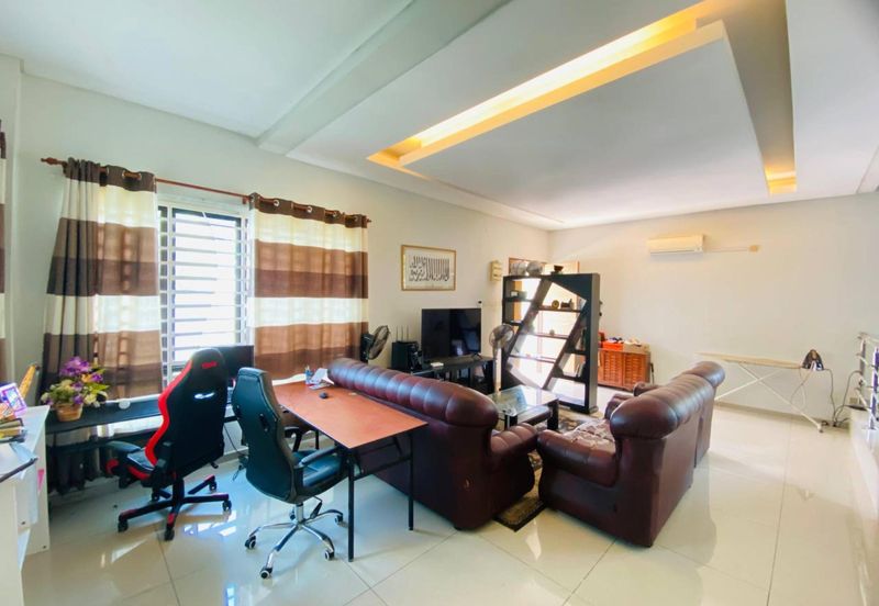 DOUBLE STOREY SEMI D CORNER IVORY PERDANA COLLEGE HEIGHTS NILAI