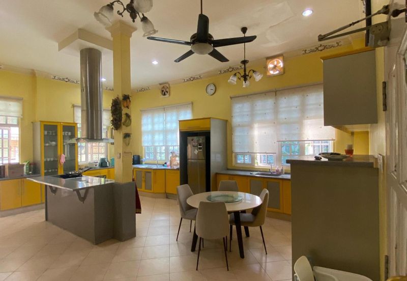 Double storey Bungalow House with furnished, Jalan Cecawi 6/14, Kota Damansara