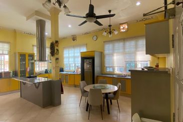 Double storey Bungalow House with furnished, Jalan Cecawi 6/14, Kota Damansara