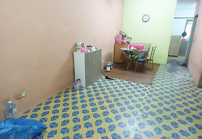 Taman Subang Perdana Flat