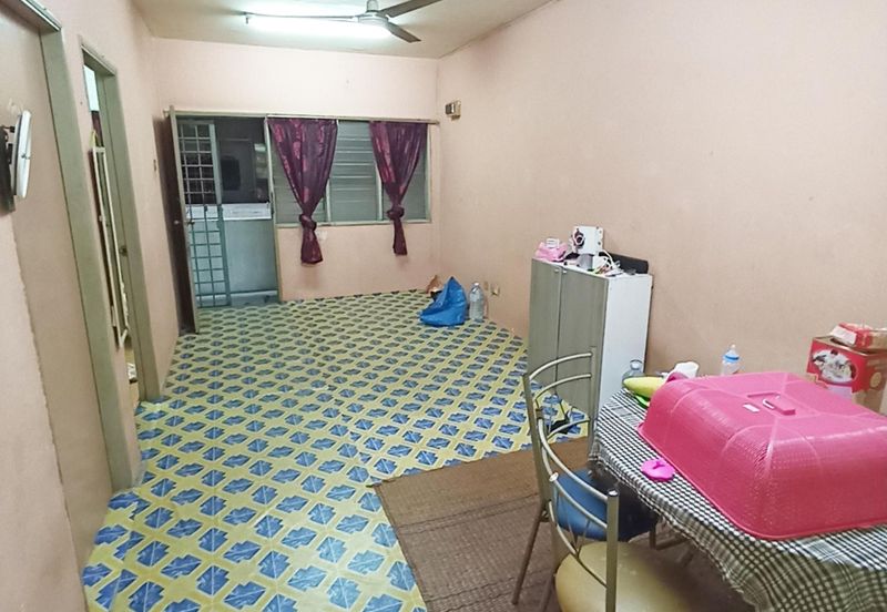 Taman Subang Perdana Flat