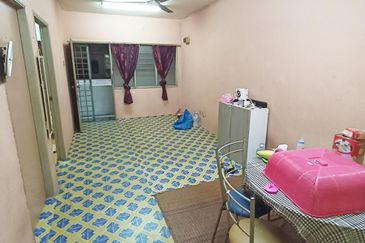 Taman Subang Perdana Flat