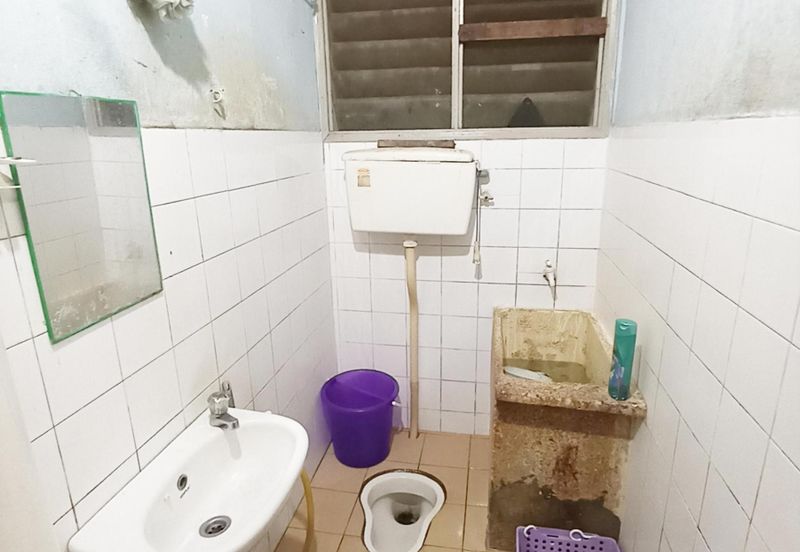 Taman Subang Perdana Flat