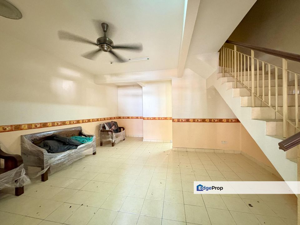 RUMAH TERES DUA TINGKAT BANDAR TASIK KESUMA, SEMENYIH, Selangor, Semenyih