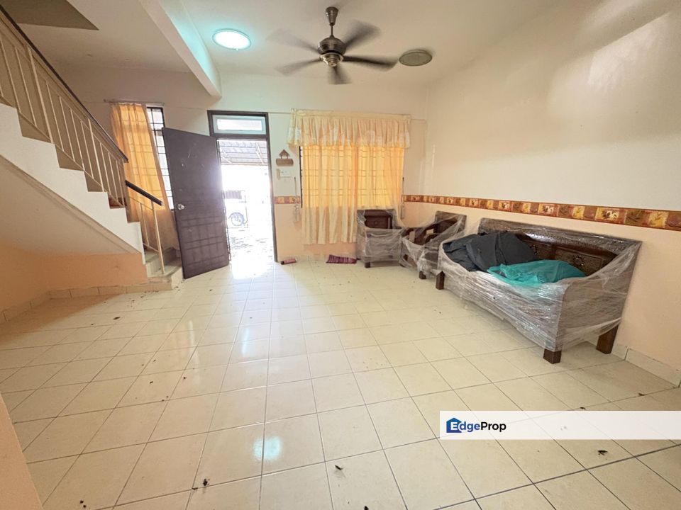 RUMAH TERES DUA TINGKAT BANDAR TASIK KESUMA, SEMENYIH, Selangor, Semenyih