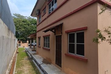 Ground Floor Intermediate Lot at 8th Avenue Business Center, PJ