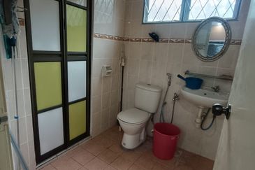 Ground Floor Intermediate Lot at 8th Avenue Business Center, PJ