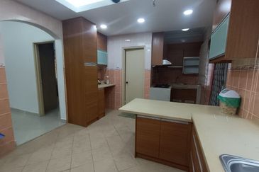 Ground Floor Intermediate Lot at 8th Avenue Business Center, PJ