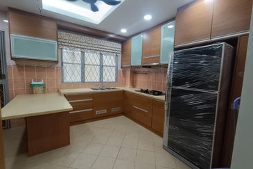 Ground Floor Intermediate Lot at 8th Avenue Business Center, PJ