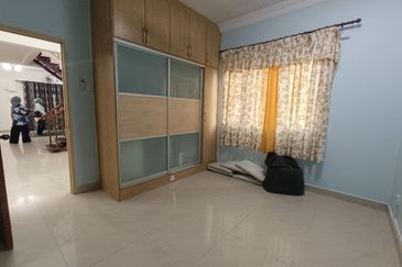 Ground Floor Intermediate Lot at 8th Avenue Business Center, PJ