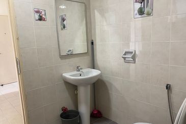 Metropolitan Square Condo